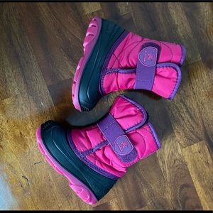 Kamik Snowbug3 size 6 (toddler) never worn